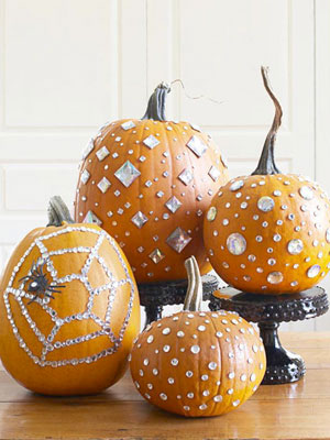 LOVE that decorating a pumpkin doesn't always mean carving a pumpkin. Let the glitter fly! 